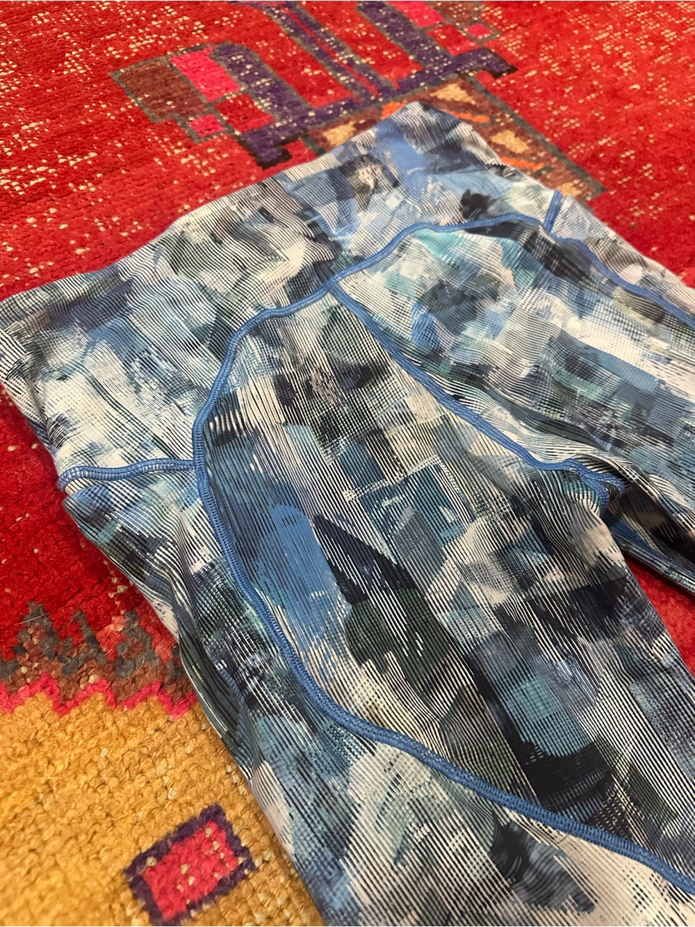 LULULEMON blue print cropped sheer cut out sz 6 - worn once - Picture 8 of 10